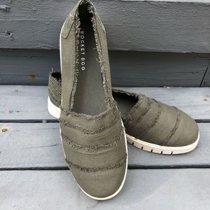 ⭐️2 for $40⭐️ Rocket Dog slip on sneakers